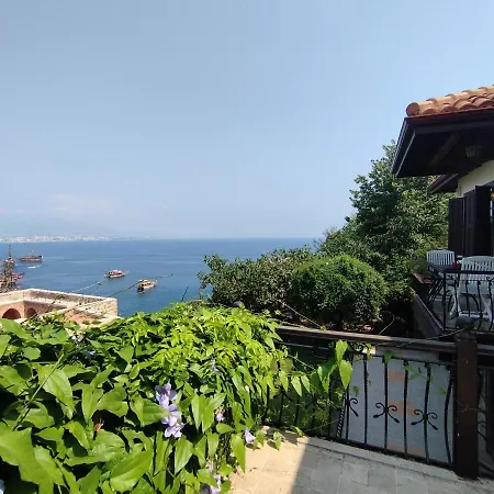 Willa Escape To History In A Stunning Stone House With Garden And Sea View In The Heart Of Alanya