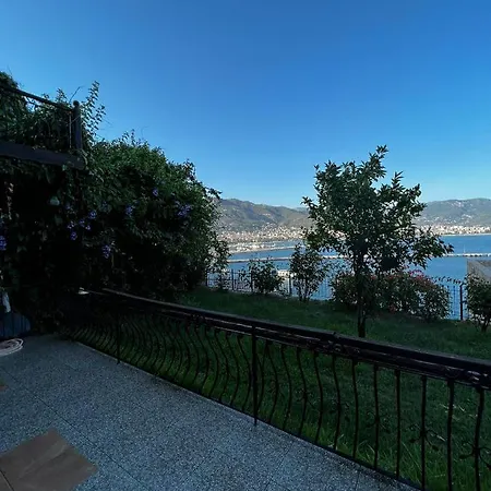 Escape To History In A Stunning Stone House With Garden And Sea View In The Heart Of Willa